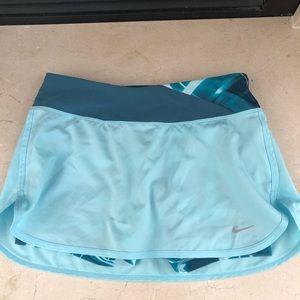Nike skort like new!!